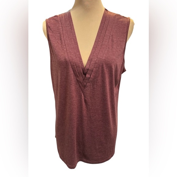Agnes Urban Women’s XL Tank Top Burgundy V-neck Sleeveless Soft Stretch Soft NWT - Picture 2 of 7